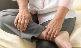 نوعان من الألم في الساق قد ينذران بحدوث جلطة دموية "خطيرة"