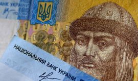 رئيس البنك الوطني الأوكراني: الطرح المفرط للعملة الوطنية يهدد الاستقرار المالي