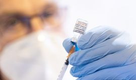 ماليزيا تطالب "أسترازينيكا" بتوضيح الآثار الجانبية للقاح كورونا